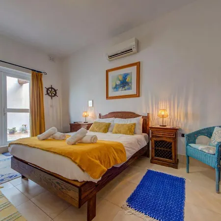 Vakantiehuis Davina House - Terrace & Garden - Sea Views *