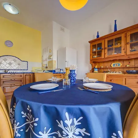 Davina House - Terrace & Garden - Sea Views Vakantiehuis St. Paul's Bay