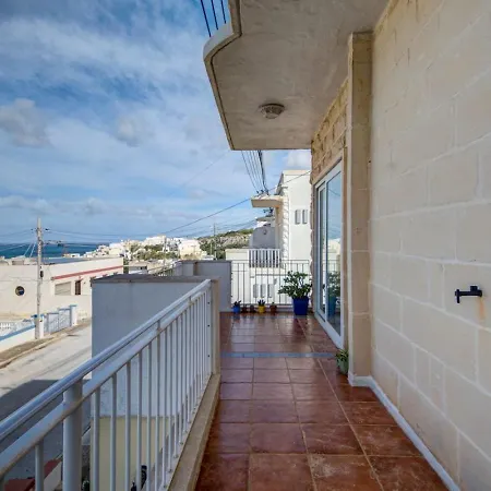 Davina House - Terrace & Garden - Sea Views Vakantiehuis St. Paul's Bay