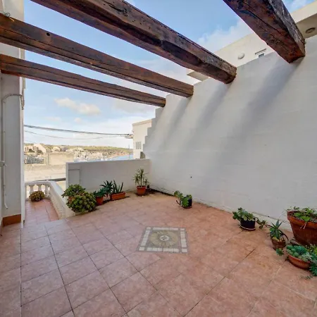 Vakantiehuis Davina House - Terrace & Garden - Sea Views