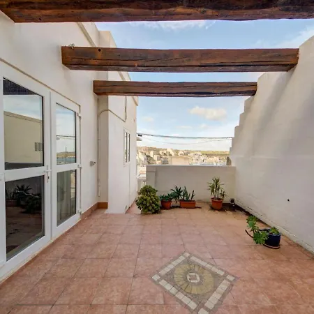 Davina House - Terrace & Garden - Sea Views Vakantiehuis *